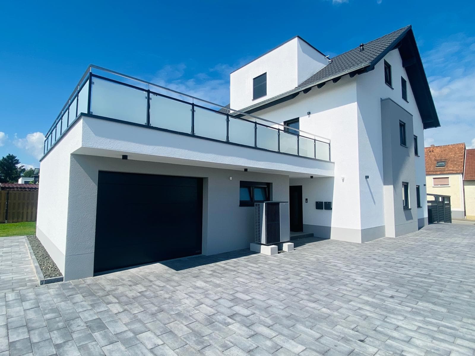 Hindi TLA — Large Family Apartment